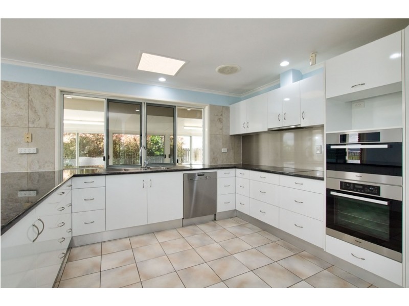 12 Piper Street, West Gladstone QLD 4680