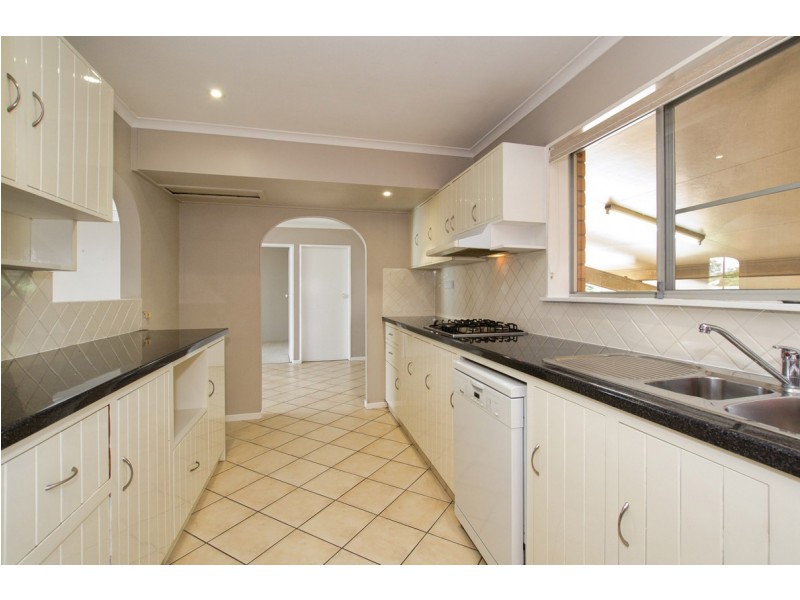 19 Hill Crescent, West Gladstone QLD 4680