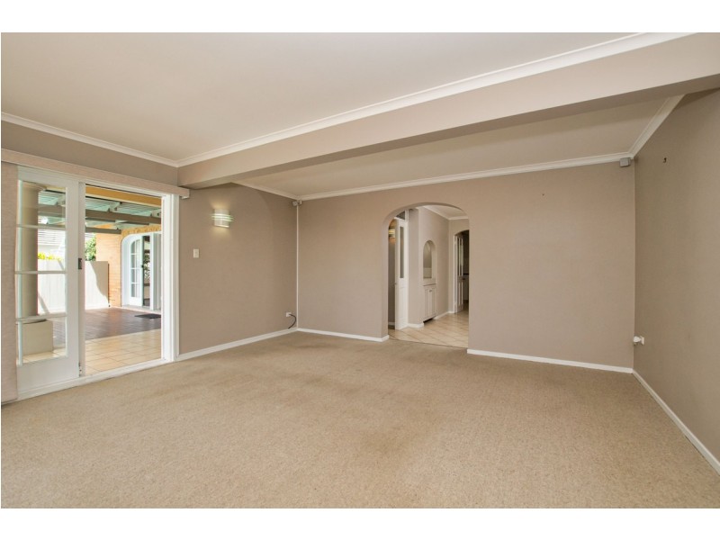 19 Hill Crescent, West Gladstone QLD 4680