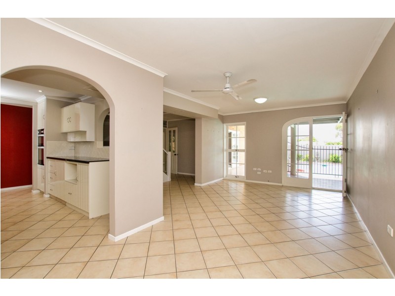 19 Hill Crescent, West Gladstone QLD 4680