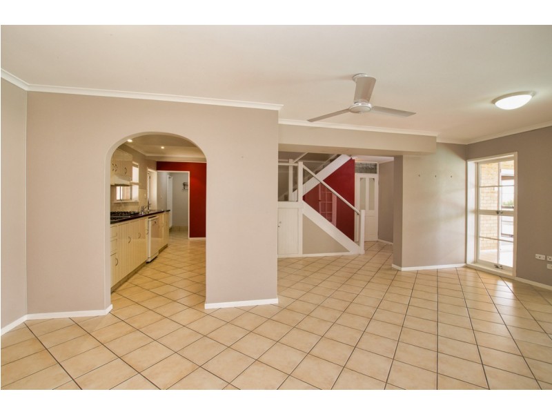 19 Hill Crescent, West Gladstone QLD 4680