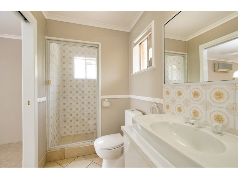 19 Hill Crescent, West Gladstone QLD 4680