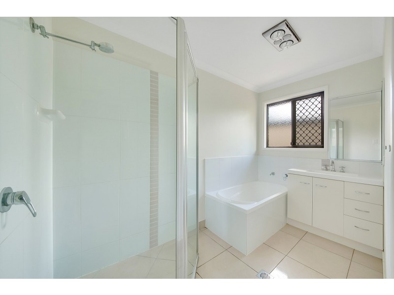 159b J Hickey Avenue, Clinton QLD 4680