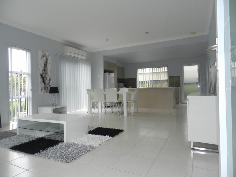16 Fowler Street, West Gladstone QLD 4680