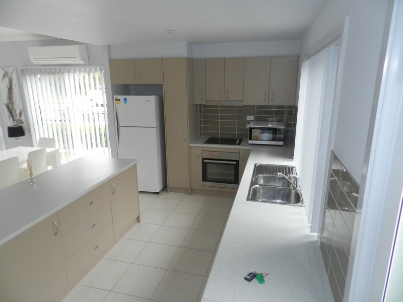 16 Fowler Street, West Gladstone QLD 4680