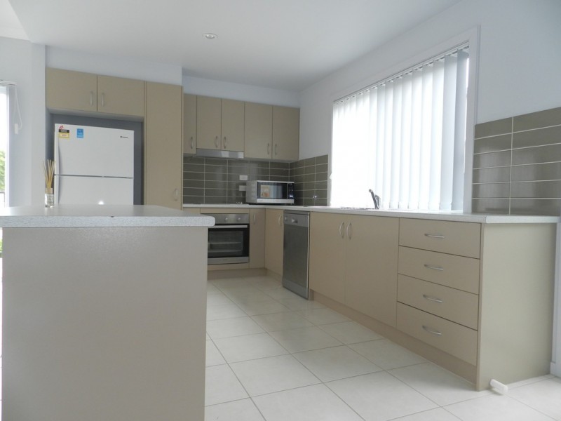 16 Fowler Street, West Gladstone QLD 4680
