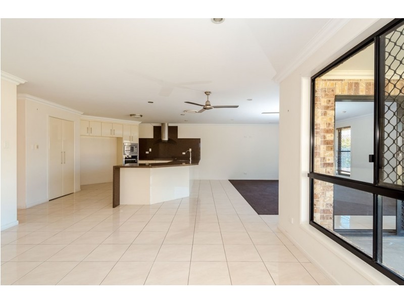 26 PARKSVILLE DRIVE, New Auckland QLD 4680