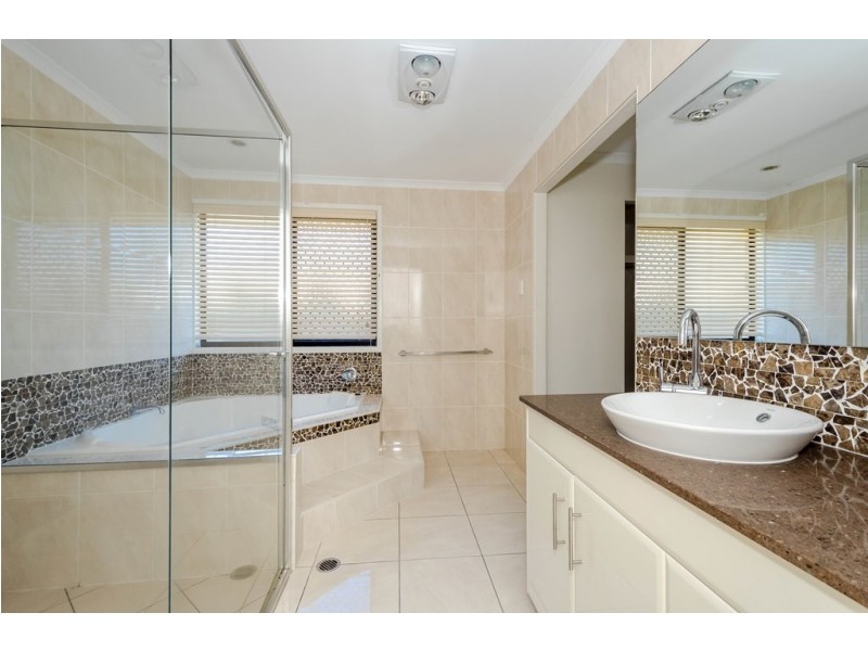 26 PARKSVILLE DRIVE, New Auckland QLD 4680