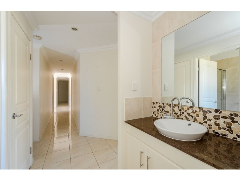 26 PARKSVILLE DRIVE, New Auckland QLD 4680