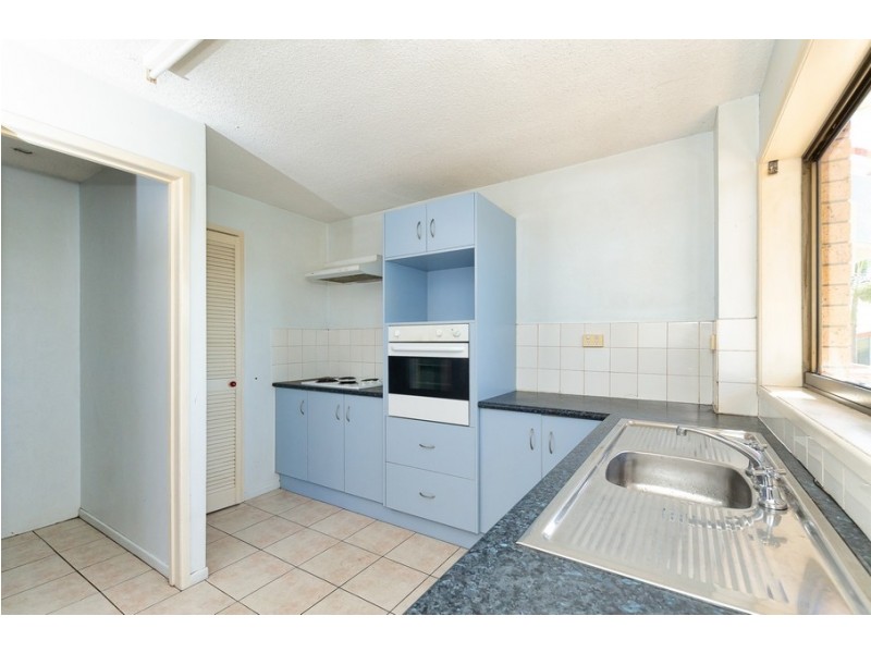 1/7 KENT STREET, West Gladstone QLD 4680