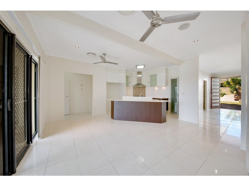 4 Wyara Close, Clinton QLD 4680