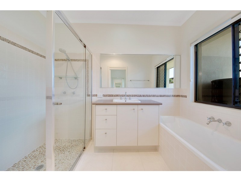 4 Wyara Close, Clinton QLD 4680