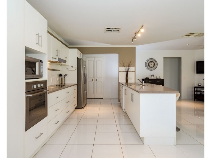 3 Southern Cross Close, Telina QLD 4680