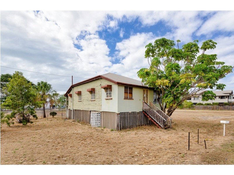 112 AUCKLAND STREET, Gladstone QLD 4680