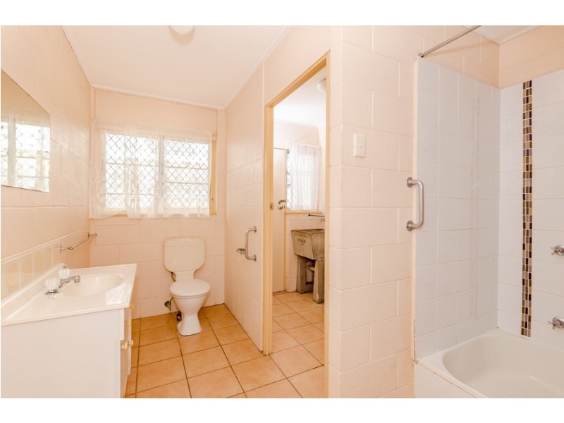 37 SCENERY STREET, West Gladstone QLD 4680