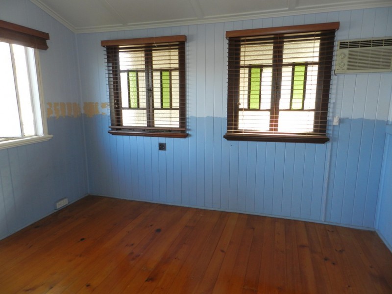 14 Pier Street, South Gladstone QLD 4680