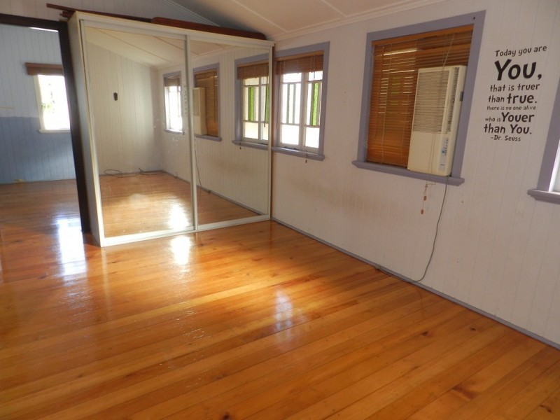 14 Pier Street, South Gladstone QLD 4680