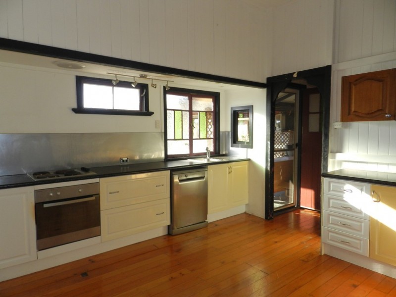 14 Pier Street, South Gladstone QLD 4680