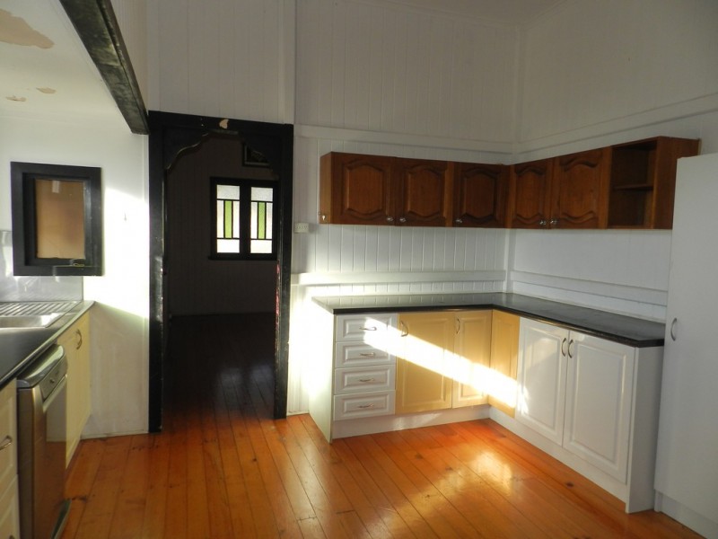 14 Pier Street, South Gladstone QLD 4680