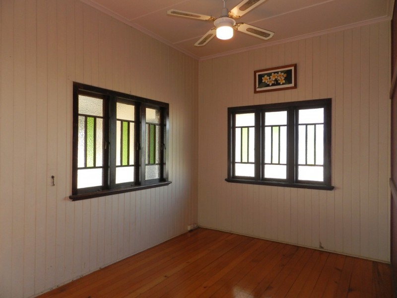 14 Pier Street, South Gladstone QLD 4680