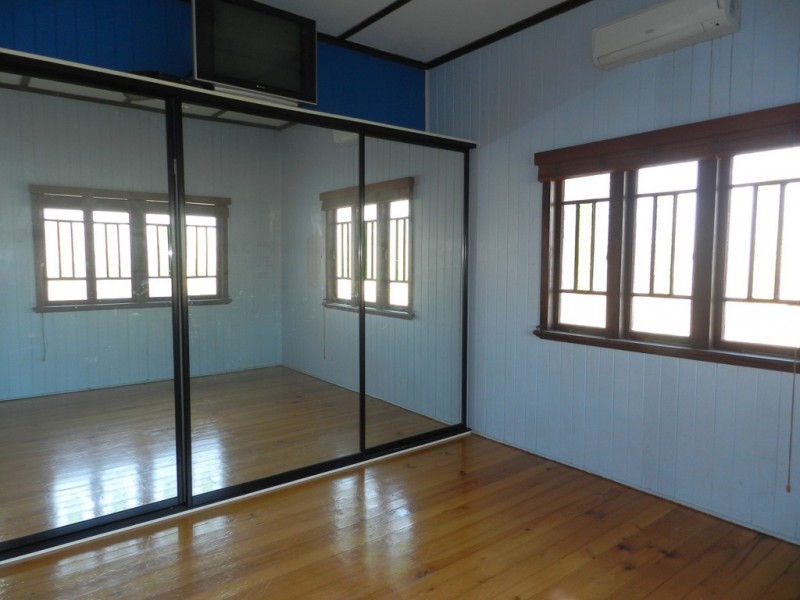 14 Pier Street, South Gladstone QLD 4680