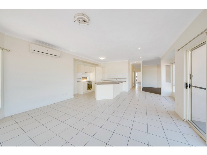 16 Viewpoint Way, New Auckland QLD 4680