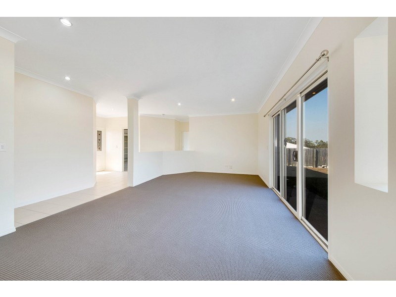16 Viewpoint Way, New Auckland QLD 4680