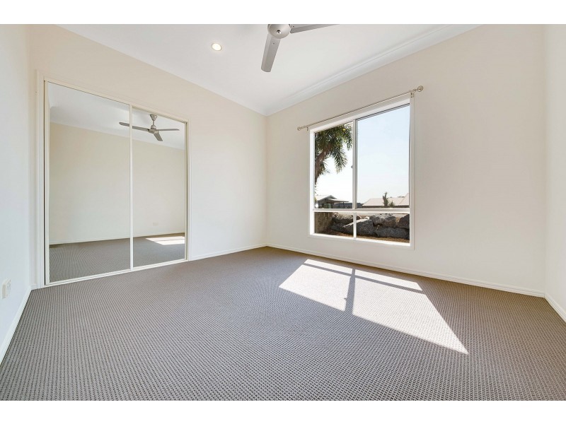 16 Viewpoint Way, New Auckland QLD 4680