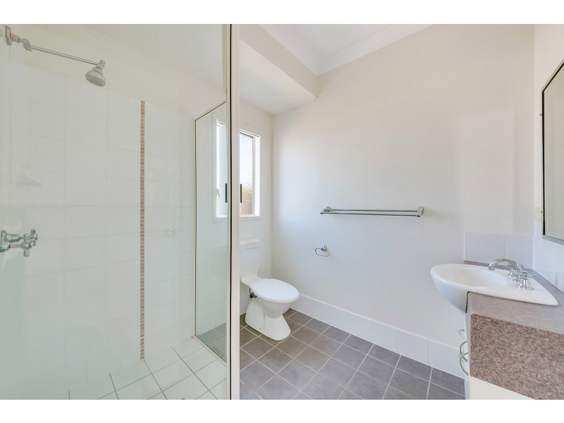 16 Viewpoint Way, New Auckland QLD 4680