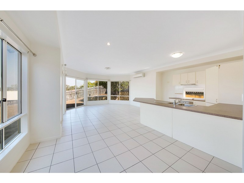 16 Viewpoint Way, New Auckland QLD 4680