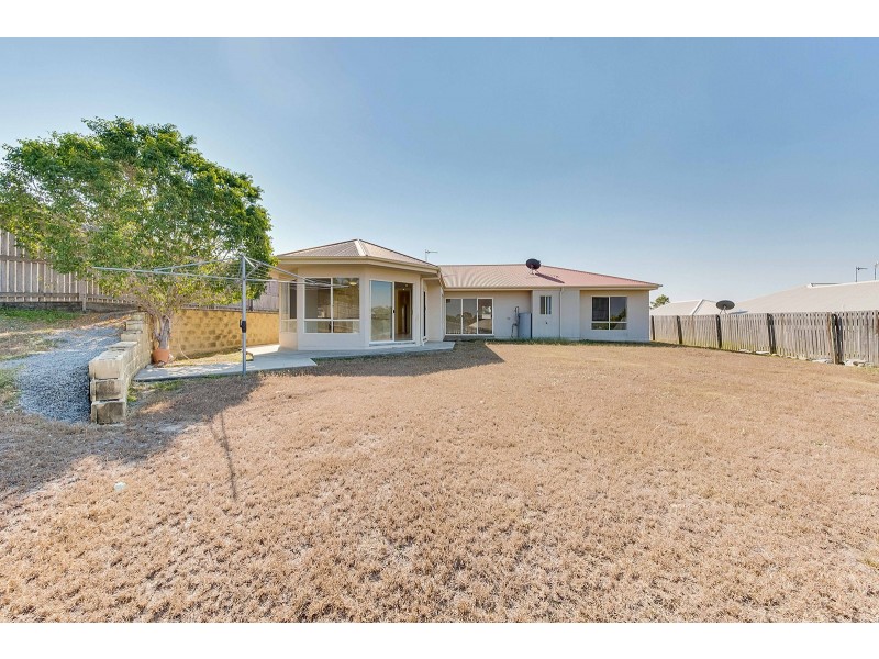 16 Viewpoint Way, New Auckland QLD 4680