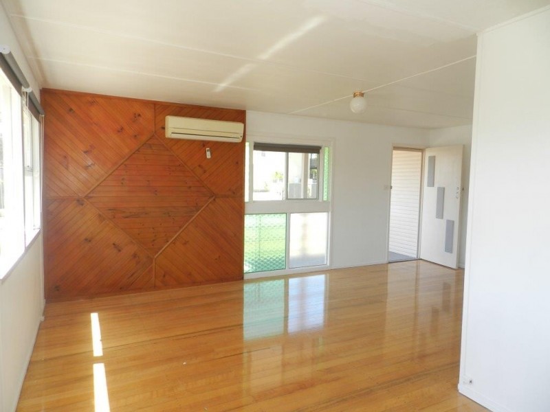 1 Moura Crescent, Barney Point QLD 4680