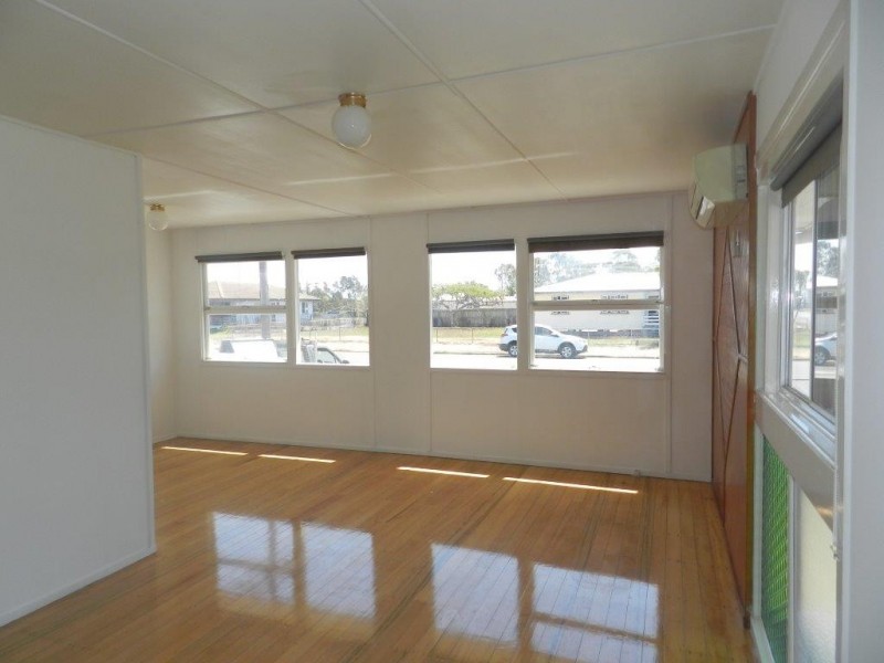1 Moura Crescent, Barney Point QLD 4680