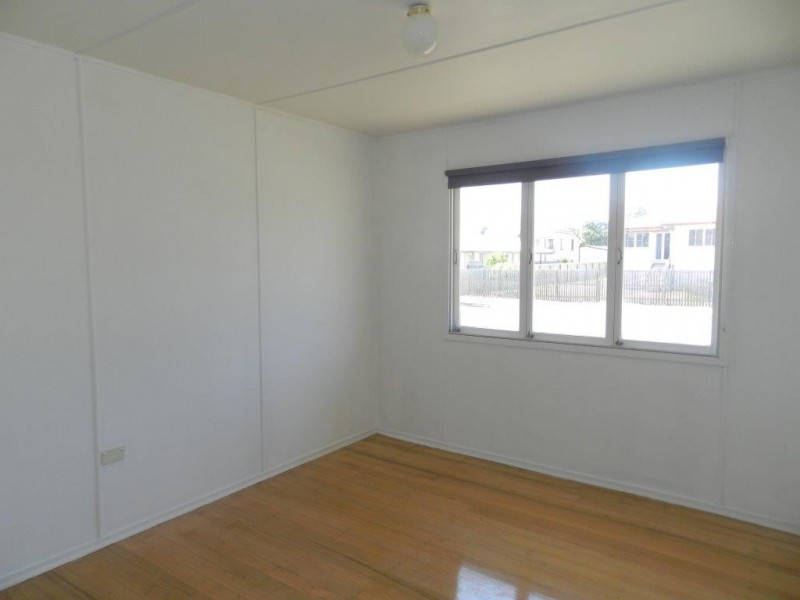 1 Moura Crescent, Barney Point QLD 4680