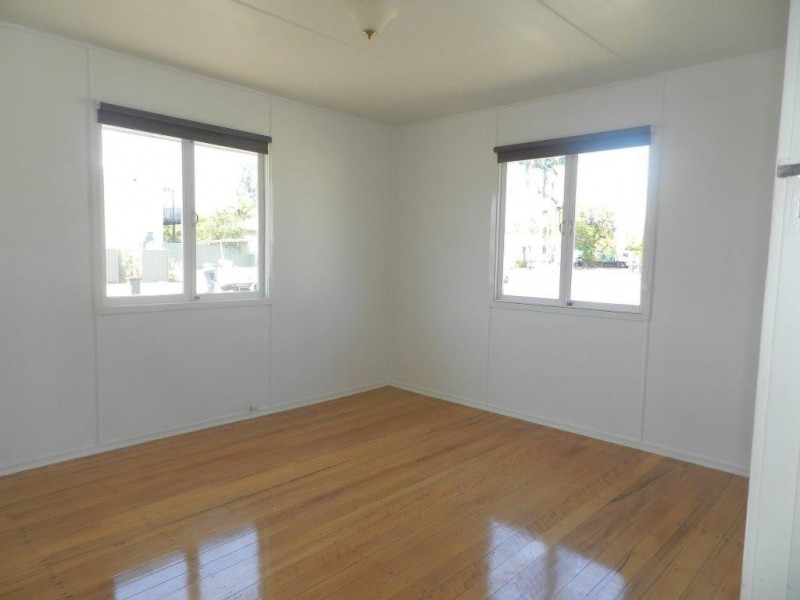 1 Moura Crescent, Barney Point QLD 4680