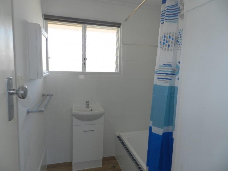 1 Moura Crescent, Barney Point QLD 4680