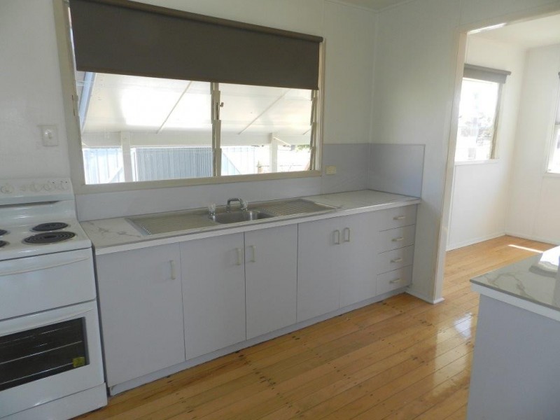 1 Moura Crescent, Barney Point QLD 4680