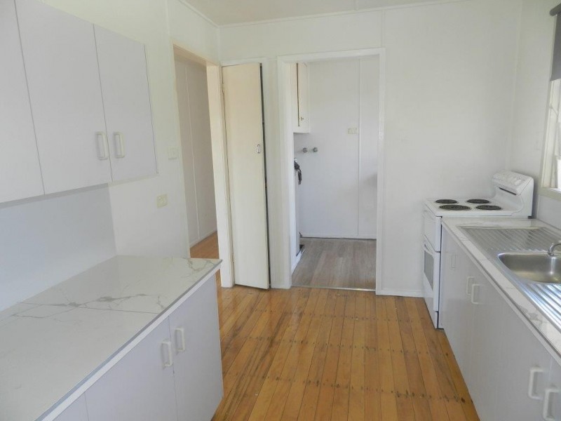 1 Moura Crescent, Barney Point QLD 4680