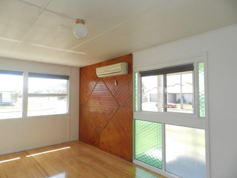 1 Moura Crescent, Barney Point QLD 4680