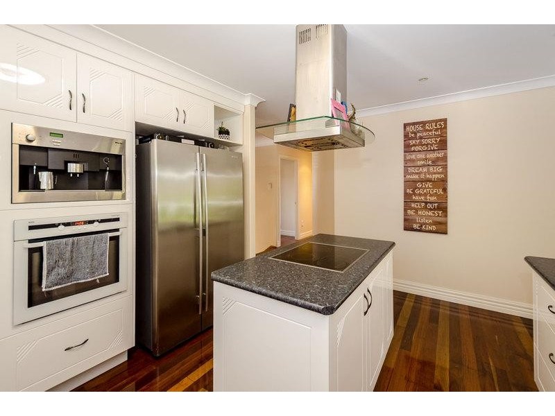 2 Pine Avenue, West Gladstone QLD 4680