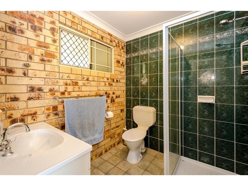 2 Pine Avenue, West Gladstone QLD 4680