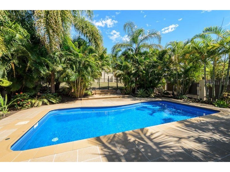 2 Pine Avenue, West Gladstone QLD 4680