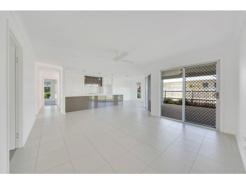 30 Daintree Boulevard, New Auckland QLD 4680