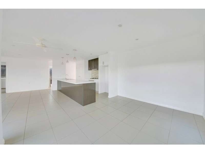 30 Daintree Boulevard, New Auckland QLD 4680