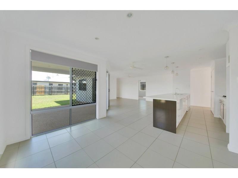 30 Daintree Boulevard, New Auckland QLD 4680