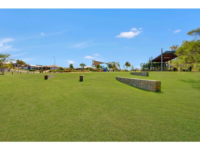 30 Daintree Boulevard, New Auckland QLD 4680
