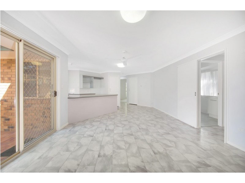 8 Kerry Court, New Auckland QLD 4680