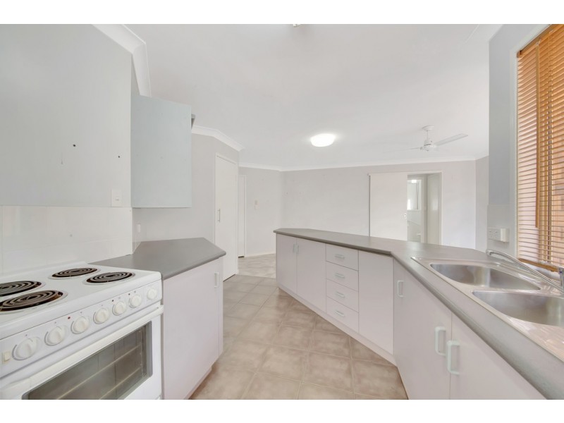 8 Kerry Court, New Auckland QLD 4680