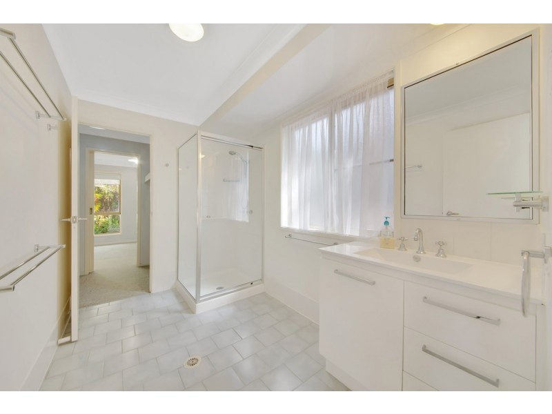 8 Kerry Court, New Auckland QLD 4680