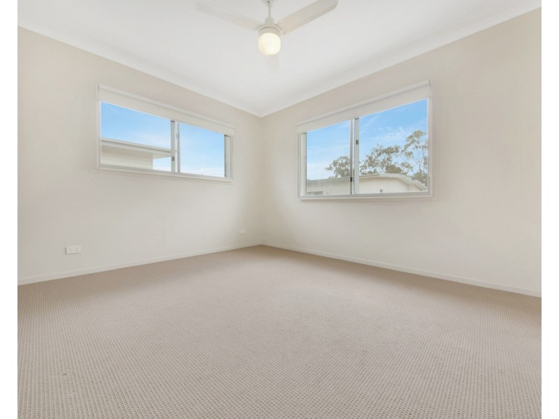 Unit 2/1 Collins Lane, Kin Kora QLD 4680